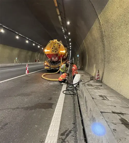 益阳隧道排水渠清淤